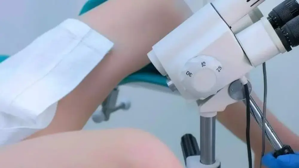 Alems exige exames ginecológicos só de mulheres em admissionais