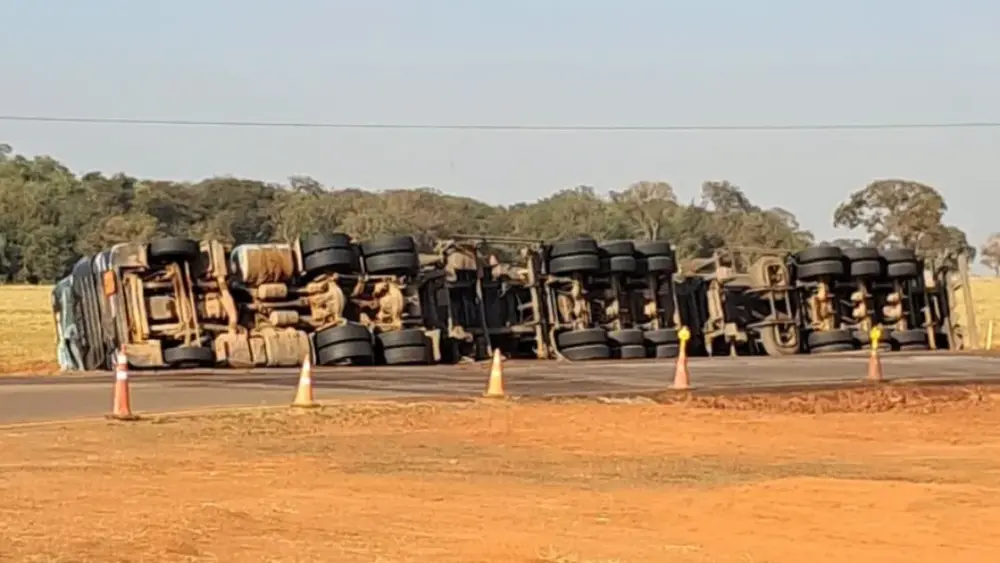 BR-436 segue bloqueada para transbordo de etanol