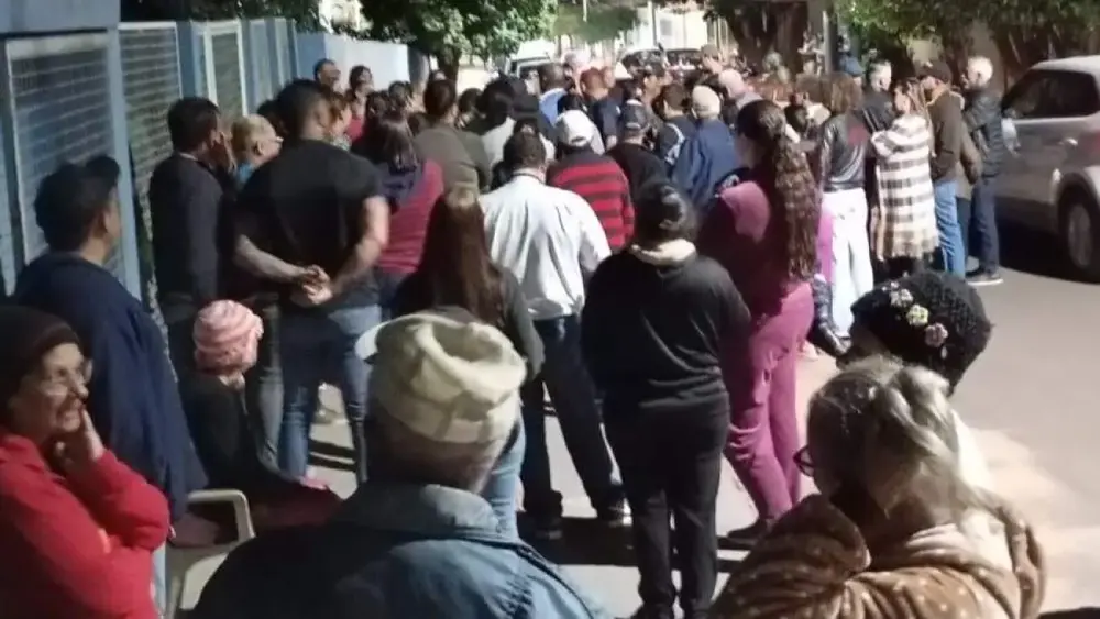 Moradores protestam contra albergue em antiga incubadora