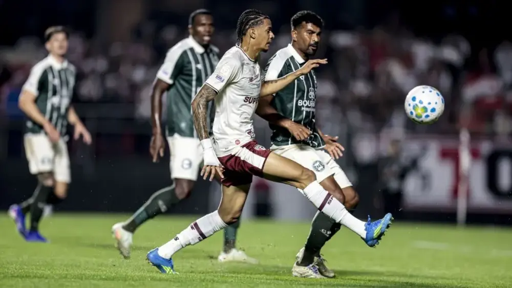 São Paulo empata com Coritiba e chega a 9 jogos sem vencer no Brasileirão
