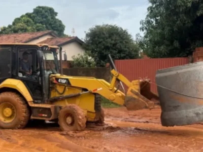 Chuvas em Três Lagoas abrem cratera e cancelam desfile de 111 anos